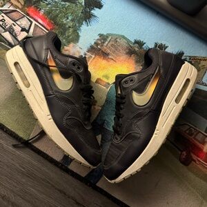 Nike Air Max 1 “Oil Grey Obsidian Mist”